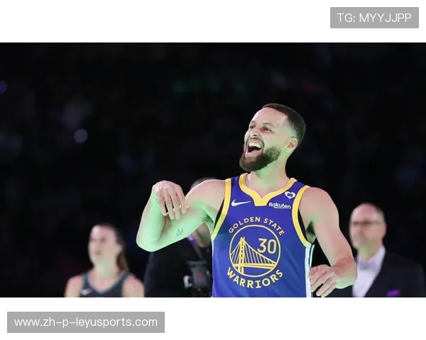 勇士反击截断，库里助攻队友上篮建功